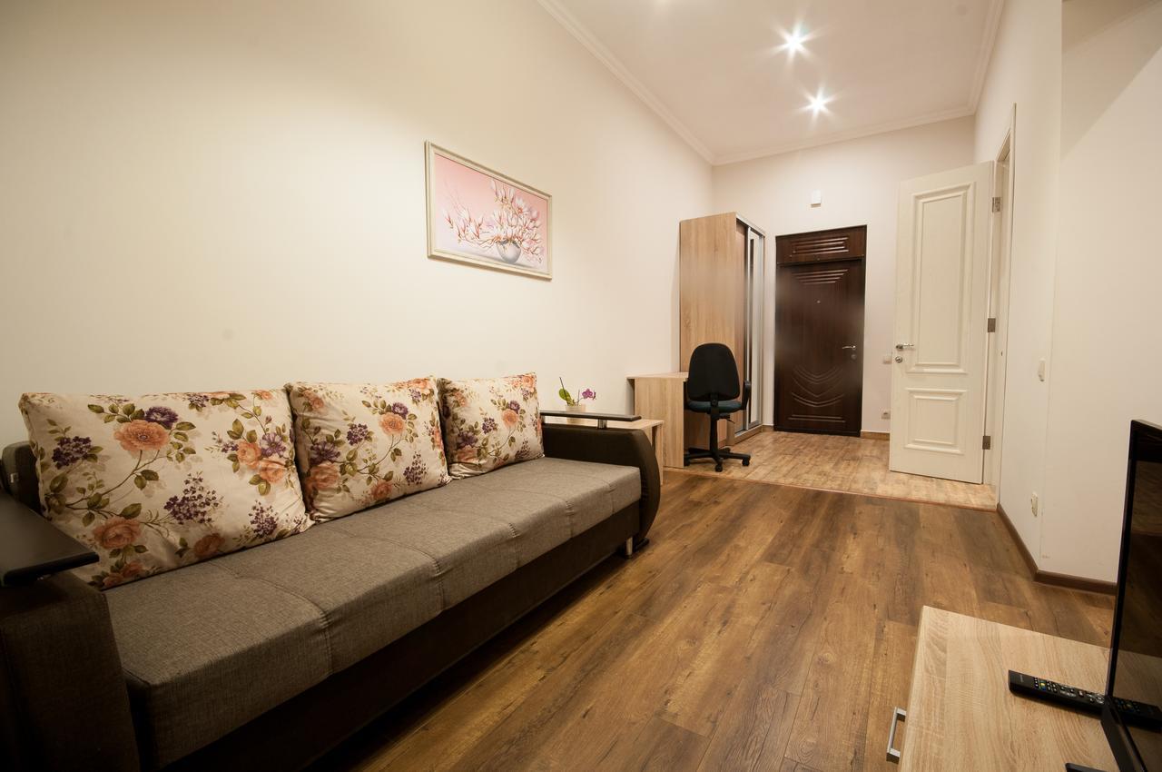 Wonderful flat on city center  Uzjhorod Exteriör bild